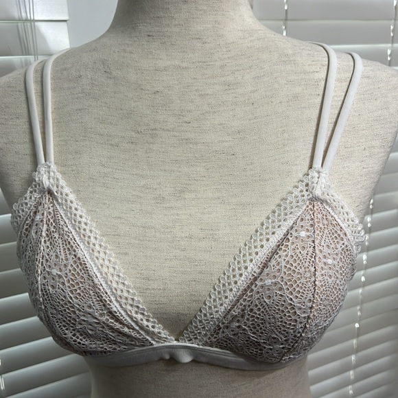 Victoria’s Secret Lace Bralette - Picture 2 of 8